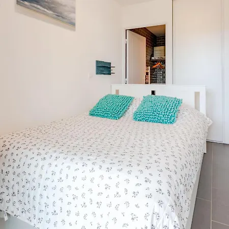 Blue Bay-5 By Interhome