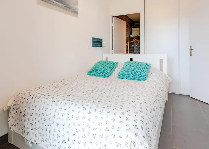 Blue Bay-5 By Interhome